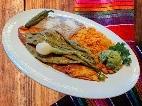 Pechuga a la parrilla con arroz y guacamole