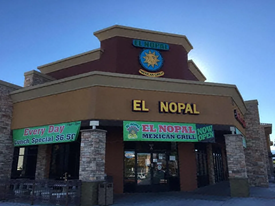 Fachada de El Nopal Mexican Grill en Craig Road