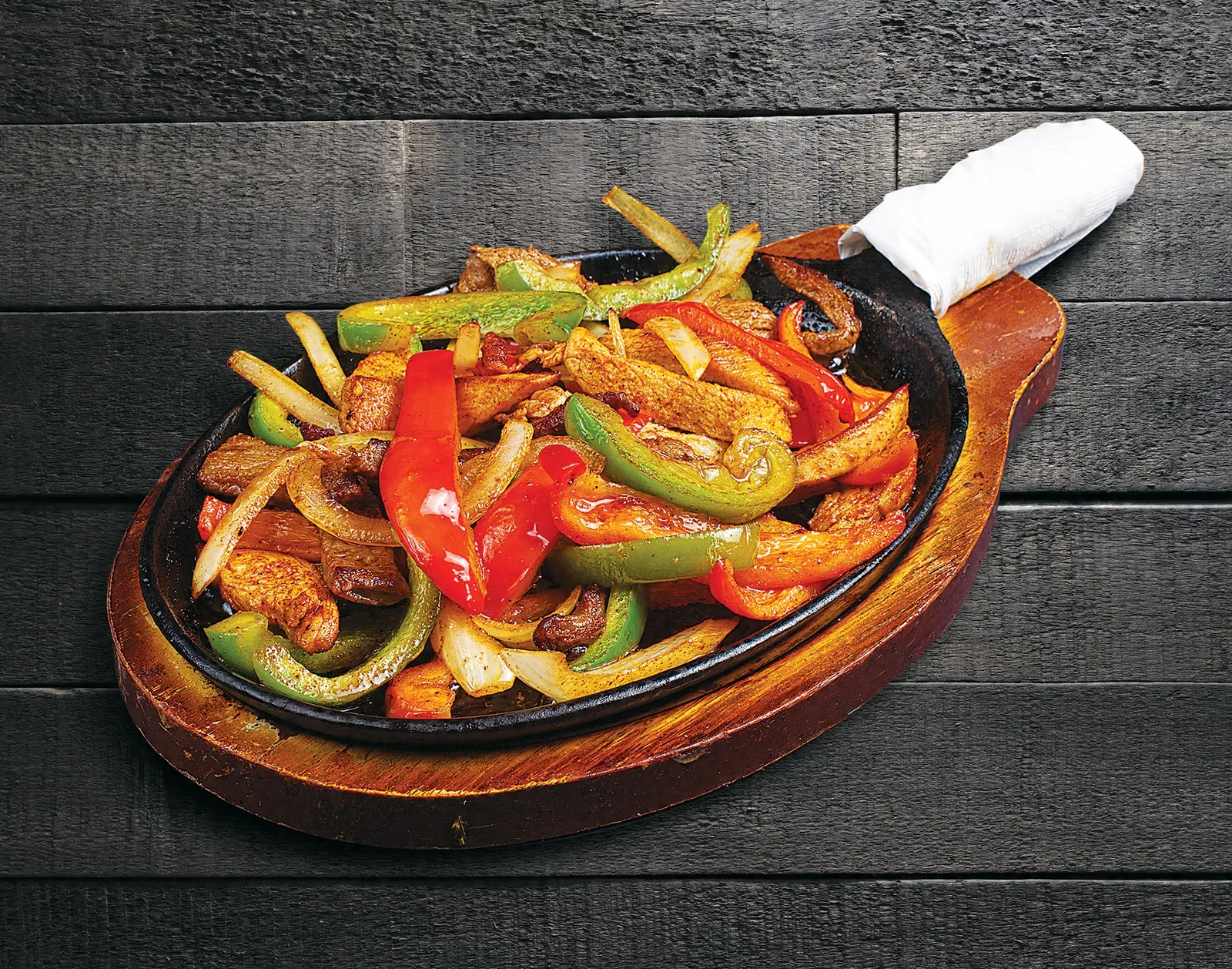 Fajitas en sartén de hierro
